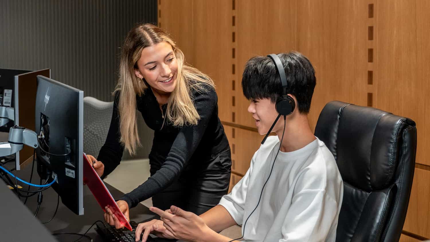 Apprentices using a computer